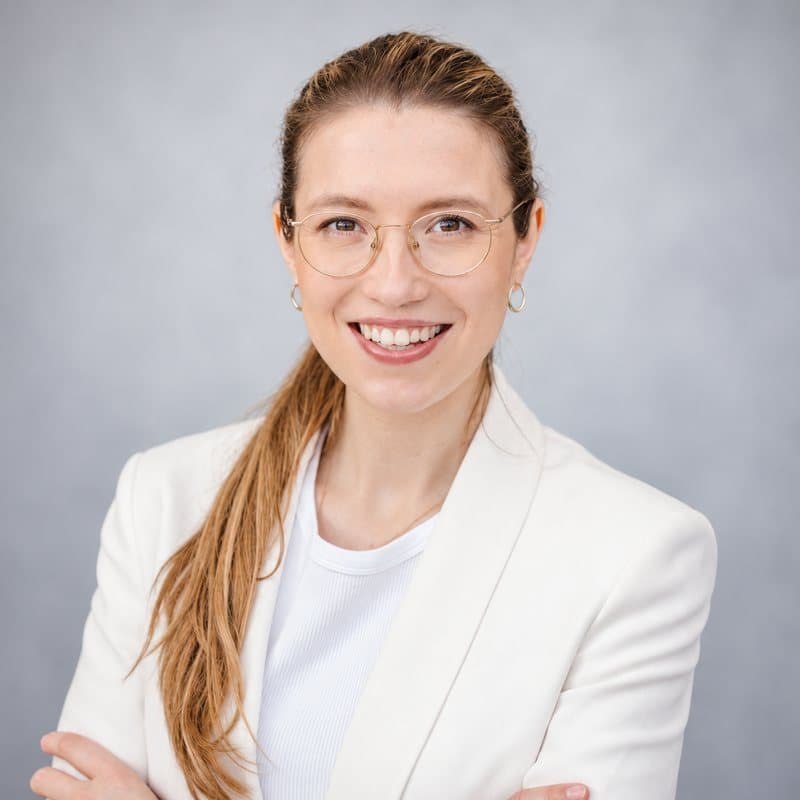 Portrait of Professor Zoe Jonassen, University of St. Gallen